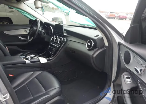 2016 Mercedes-Benz C 300 4Matic из США, поврежденный, VIN 55SWF4KB9GU111848